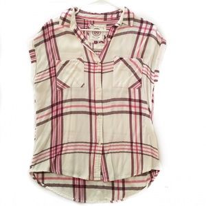 Short sleeve plaid button down in Pink/purple